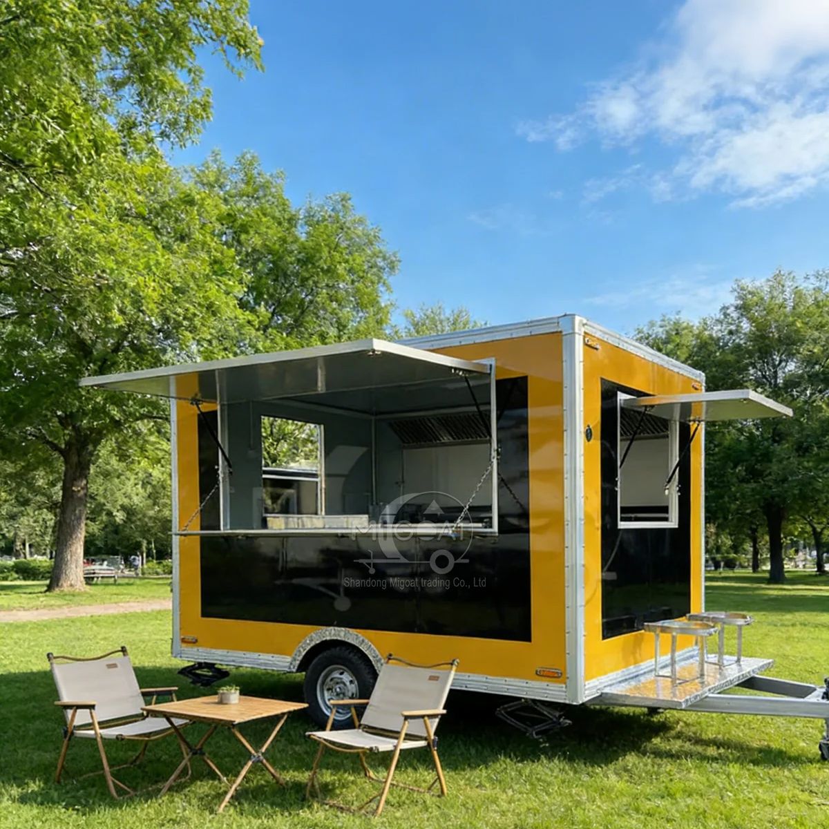 Żółto-czarny food truck, mobil – Commercial Kitchen Windows recenzja i cena